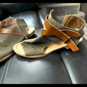 Never been worn summer sandal